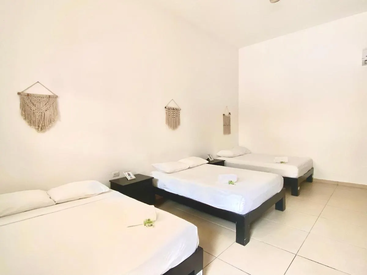 We Playa Hotel Playa del Carmen Albergue