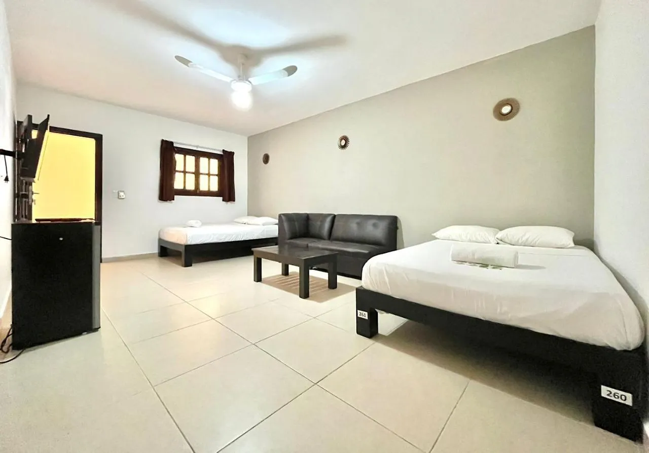 We Playa Hotel Playa del Carmen Albergue