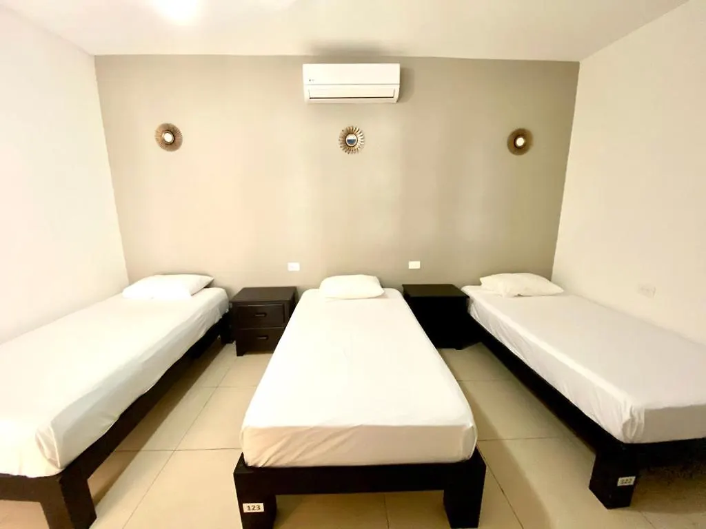 We Playa Hotel Playa del Carmen Albergue